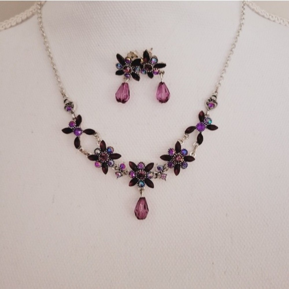 Avon Amethyst Color Floral Purple Black Necklace Earring Set with Box